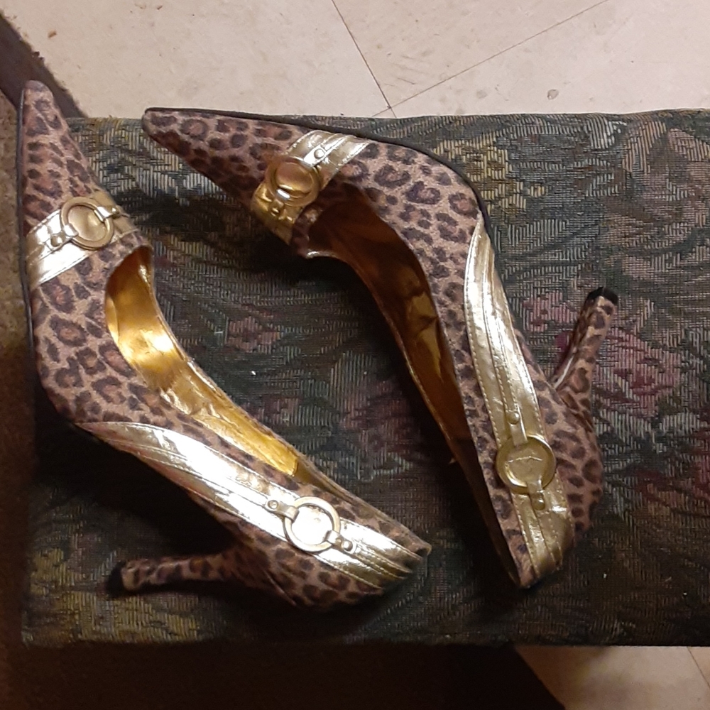 Shoes - Picture 4 of 4